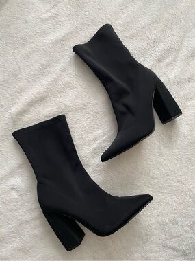 Womens size 9 Minimalist Black Stretch Sock Boots with Chunky Block Heel